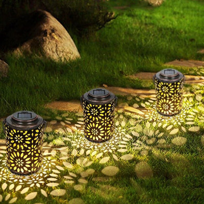 https://cdn.shopify.com/s/files/1/0271/8731/4772/products/Lanterne-solaire-fer-fleurs-3.jpg?v=1614782470