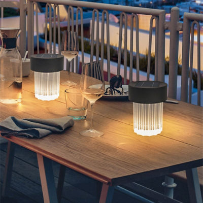 https://cdn.shopify.com/s/files/1/0271/8731/4772/products/Luminairesolaireexterieurdesign_5.jpg?v=1677188654