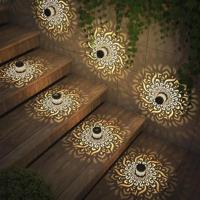 Lampe solaire décorative Mandala blanc chaud dans une cour