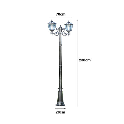 Lampadaire solaire éclairant une allée de jardin