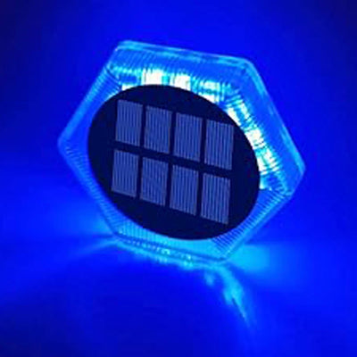 Spot solaire encastrable installé dans une terrasse