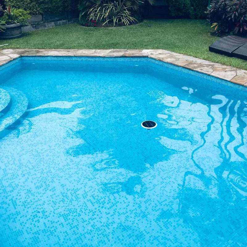 Ioniseur solaire pour piscine anti-algues