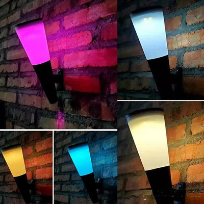 Applique solaire dans différentes couleurs sur mur de brique