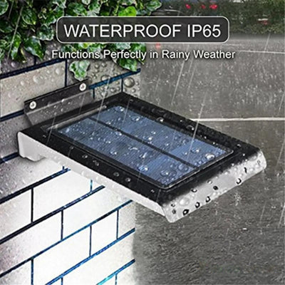 Applique solaire aluminium 300lm étanche IP65 sur mur en briques