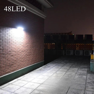 Applique solaire aluminium 48 LED 900 lumens montée sur mur