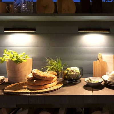 https://cdn.shopify.com/s/files/1/0271/8731/4772/files/applique-exterieur-led-solaire-1.jpg?v=1734240526