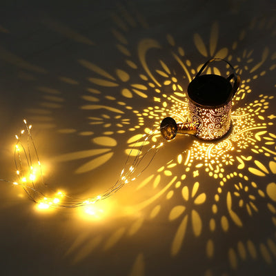 https://cdn.shopify.com/s/files/1/0271/8731/4772/products/arrosoir-lumineux-jardin.jpg?v=1642691446