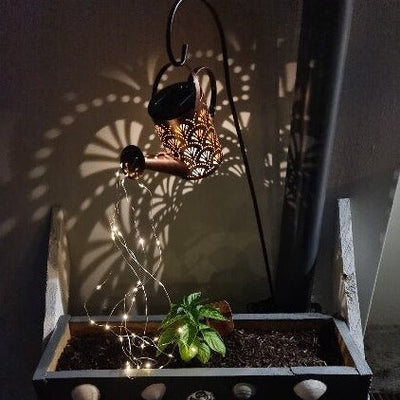 https://cdn.shopify.com/s/files/1/0271/8731/4772/products/arrosoir-zinc.jpg?v=1642654743