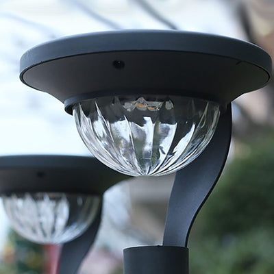 https://www.magic-solaire.com/wp-content/uploads/2020/07/borne-solaire-exterieur-sur-pied-qualite.jpg