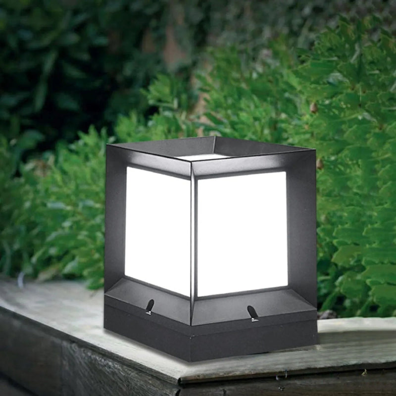 Borne cube solaire LED lumineuse décorative jardin allée