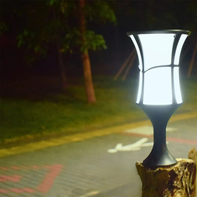 Borne Solaire Moderne LED Éclairage Extérieur Jardin – borne installée le long de l'allée
