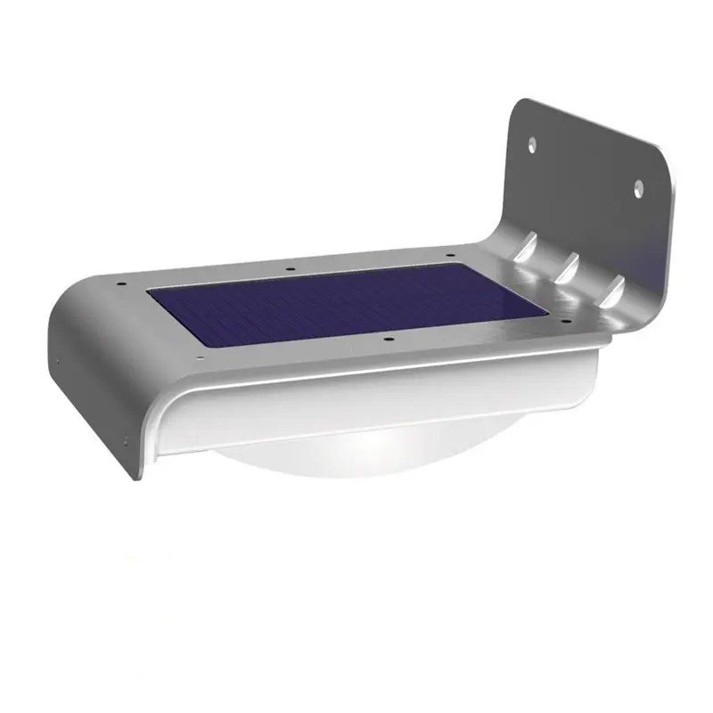 Applique solaire murale LED avec détecteur de mouvement allumée sur une façade extérieure
