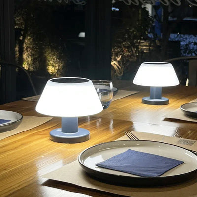 https://www.magic-solaire.com/wp-content/uploads/2023/07/eclairage-exterieur-solaire-pour-table-led.jpg