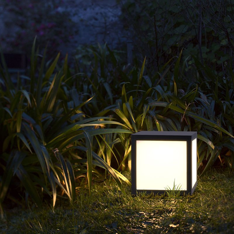 Lampe solaire cube design 30 cm pour jardin