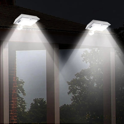 Lampe solaire de gouttière éclairant un mur extérieur la nuit