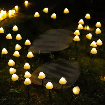 Guirlande champignon solaire allée jardin