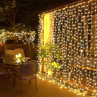 https://www.magic-solaire.com/wp-content/uploads/2023/12/guirlande-rideau-solaire-led-blanc-chaud.jpg