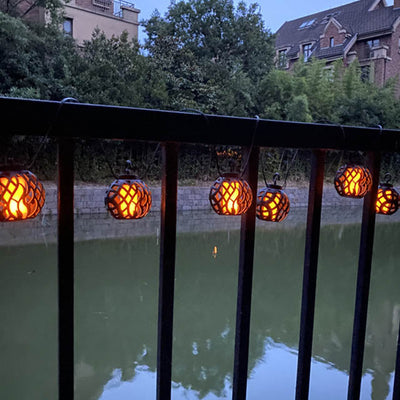 https://www.magic-solaire.com/wp-content/uploads/2020/08/guirlande-solaire-avec-lanternes.jpg