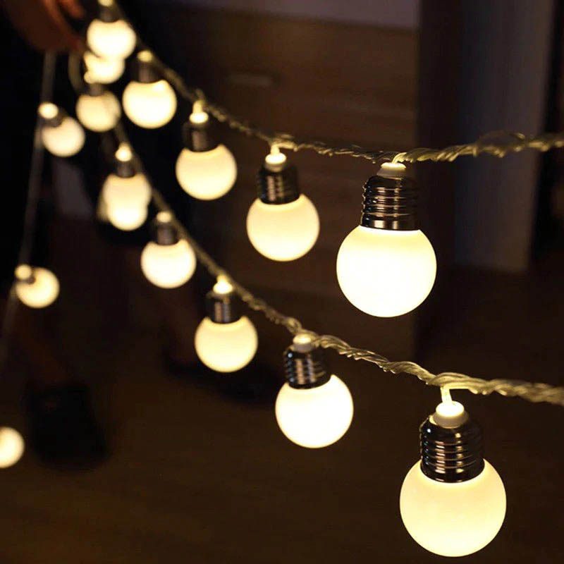 Guirlande solaire boules de Noël pour jardin