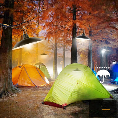 Kit éclairage solaire camping utilisé sous tente en forêt