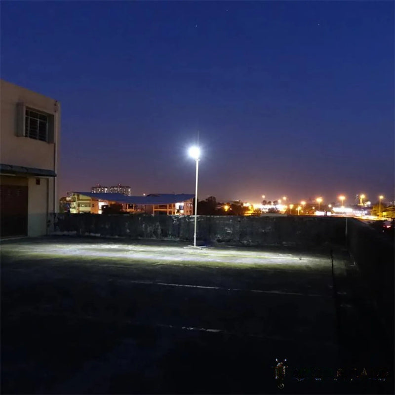 Lampadaire solaire extérieur autonome 1300lm pour jardin