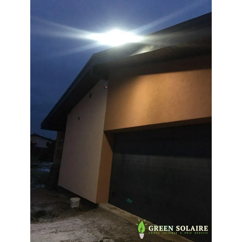 LAMPADAIRE D’ECLAIRAGE SOLAIRE LED AVEC TELECOMMANDE