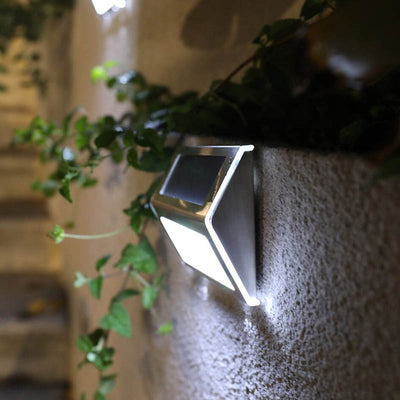 https://www.magic-solaire.com/wp-content/uploads/2020/03/lampe-solaire-marche-escalier-jardin.jpg
