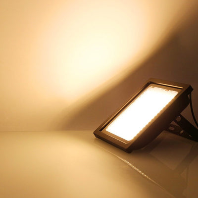 https://www.magic-solaire.com/wp-content/uploads/2020/03/lampe-solaire-panneau-déporté-lumiere-chaude.jpg