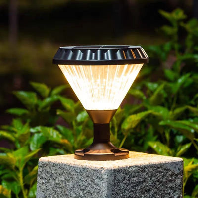 https://www.magic-solaire.com/wp-content/uploads/2021/10/lampe-solaire-pilier-exterieur-led.jpg