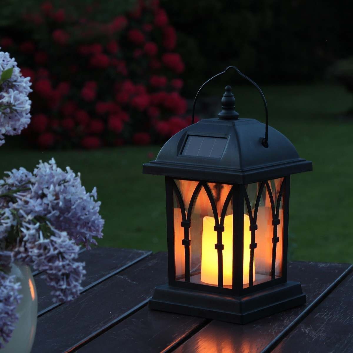 https://cdn.shopify.com/s/files/1/0271/8731/4772/products/lampe-solar_Lanterne_Solaire_Exterieur_a_suspendre_Bougie_Contemporaine_7.jpg?v=1681868453