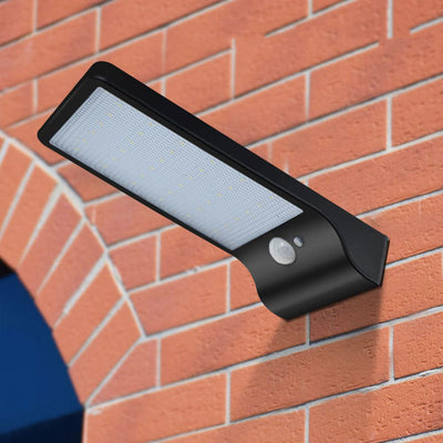 https://cdn.shopify.com/s/files/1/0271/8731/4772/products/lampe-solar_Projecteur-Solaire_33.jpg?v=1584822489
