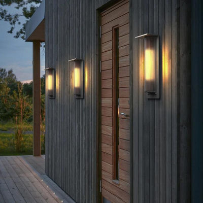 https://cdn.shopify.com/s/files/1/0271/8731/4772/products/lampesolaireterrassedesign_9.jpg?v=1657575881