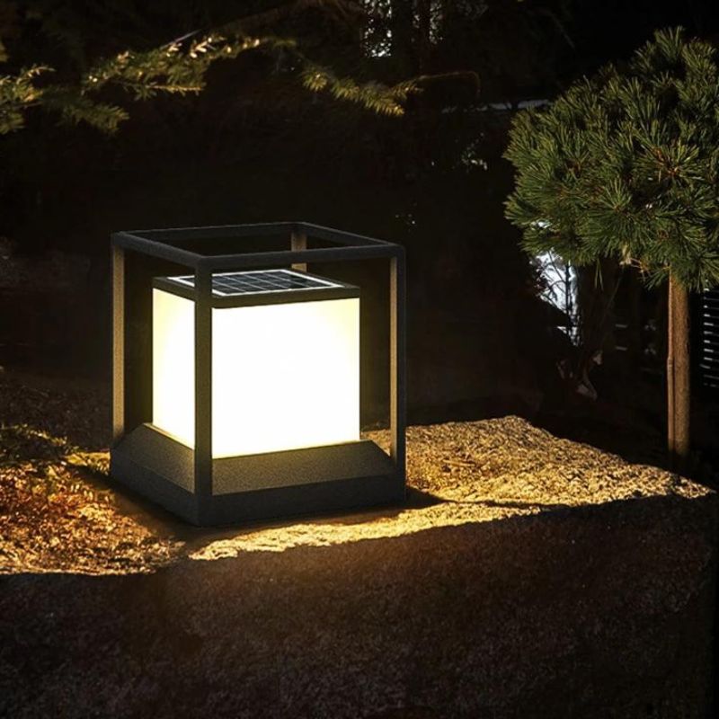 Lampe solaire colonne cube aluminium noir pour jardin
