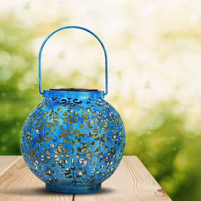 https://www.magic-solaire.com/wp-content/uploads/2020/08/lanterne-solaire-bleue-jardin.jpg