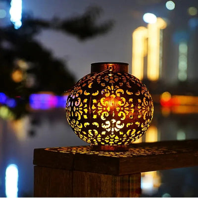 https://cdn.shopify.com/s/files/1/0271/8731/4772/files/lanterne-solaire-metal-fleur-5.jpg?v=1725975357