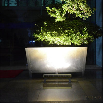 Lèche Mur Solaire LED 300 Lumens Extérieur – effet lèche-mur sur une façade