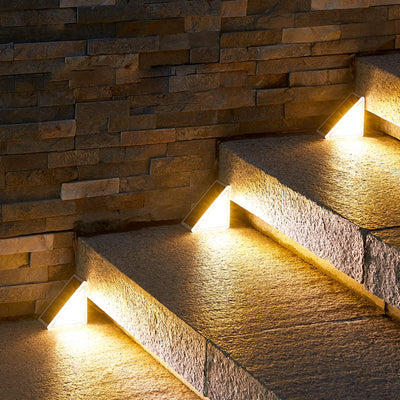 https://www.magic-solaire.com/wp-content/uploads/2022/11/led-solaire-escalier-marche-exterieure.jpg