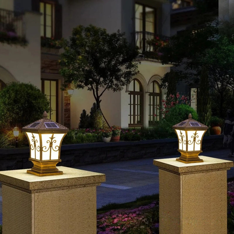 Luminaire solaire décoratif rétro noir pour pilier extérieur