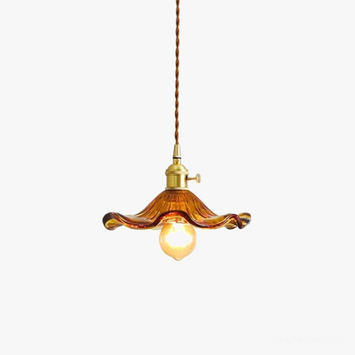 https://cdn.shopify.com/s/files/1/2499/8120/files/lustre-nordique-moderne-en-laiton-et-verre-design-l-gant-pour-restaurant-7.png?v=1728262206
