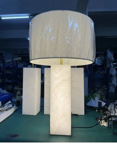 https://cdn.shopify.com/s/files/1/2499/8120/files/lustre-tendance-naturel-en-marbre-design-lumineux-moderne-5.jpg?v=1728262506