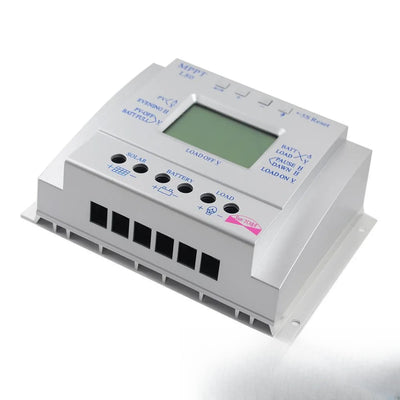 Régulateur de charge solaire MPPT 80A vue de trois quarts