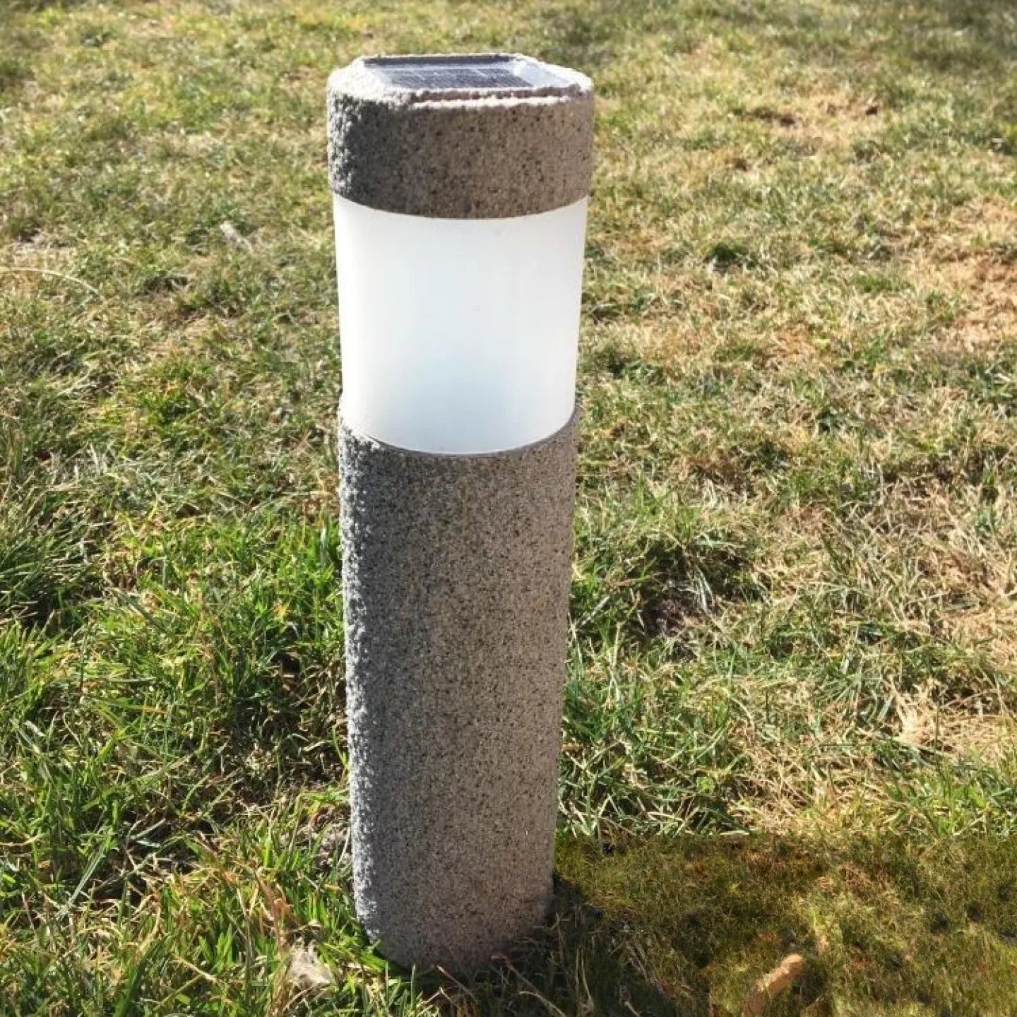 Petite borne solaire LED extérieur jardin balisage