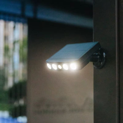 https://cdn.shopify.com/s/files/1/0271/8731/4772/files/petite-lampe-solaire-exterieur-4.jpg?v=1736826111