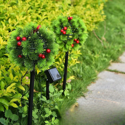 Lampe solaire pomme de pin installée dans le jardin
