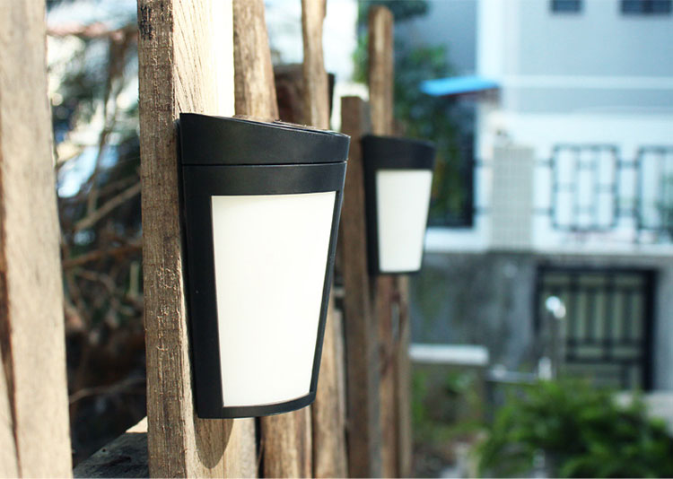 Applique solaire murale Mini LED IP65 compacte