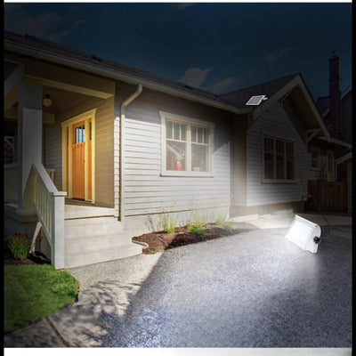 Projecteur solaire 46 LED éclairant une façade de maison