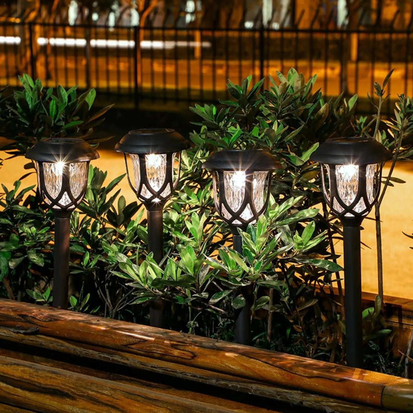 Petite Borne Solaire Lumineuse de Jardin LED Blanc Chaud