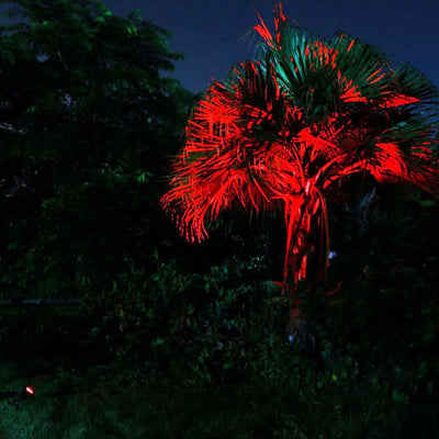 https://www.magic-solaire.com/wp-content/uploads/2020/04/spot-solaire-rouge-jardin.jpg