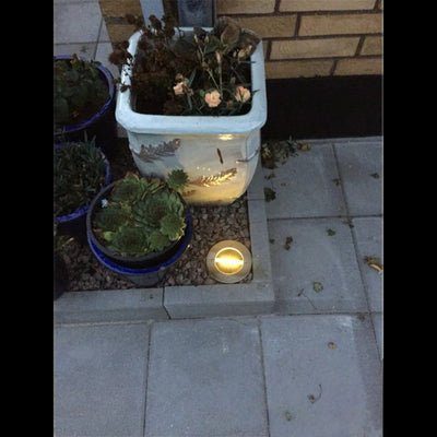 Spot Solaire Encastrable Terrasse LED Extérieur – intégré dans une terrasse en bois