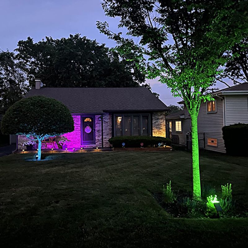 Spot piquet solaire extérieur multicolore 108 LED planté dans le jardin